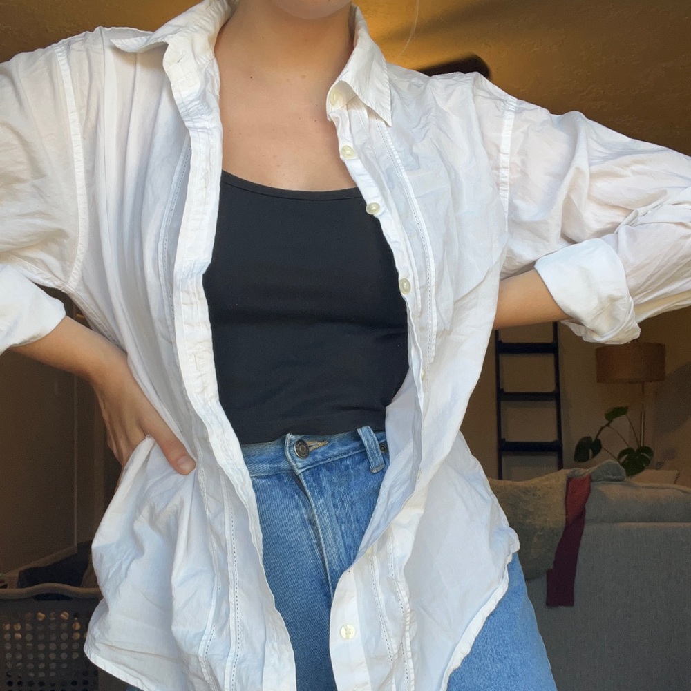 dainty AE button up
